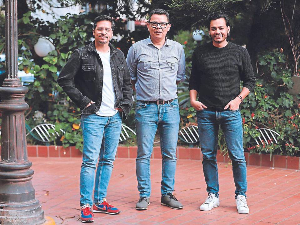 Enrique Medrano junto a Moisés Godoy y Luis Flores, quienes emprenden esta nueva iniciativa de sacar una serie y película a la luz.