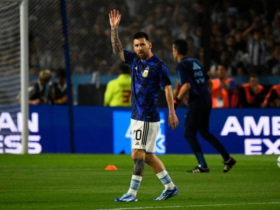 Lionel Messi jugó junto a Argentina de cara al encuentro con Uruguay en la Bombonera para su encuentro de las Eliminatorias Conmebol.