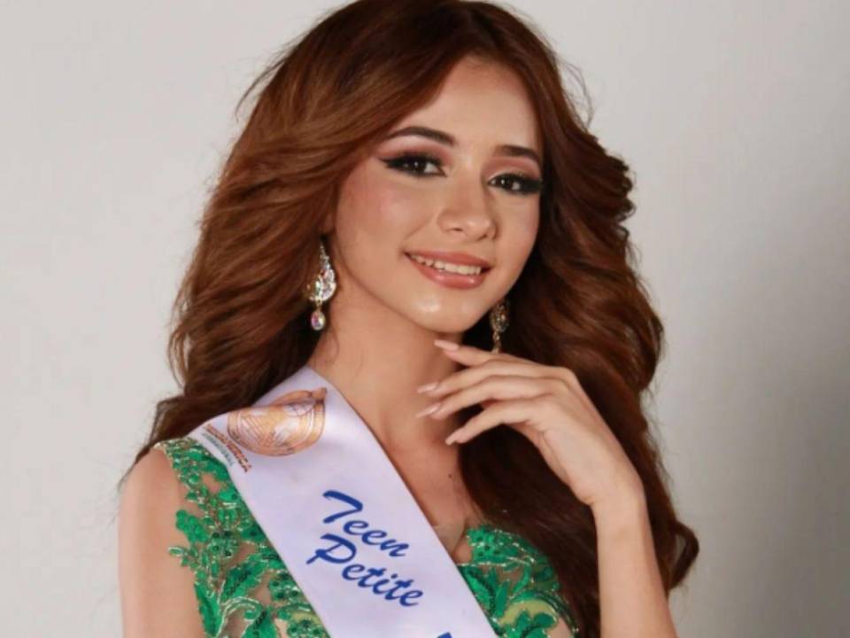 La bella y talentosa hondureña, Nicolle Cerrato compite en El Salvador para convertirse en Miss Petite en el certamen de belleza Mesoamérica Internacional.