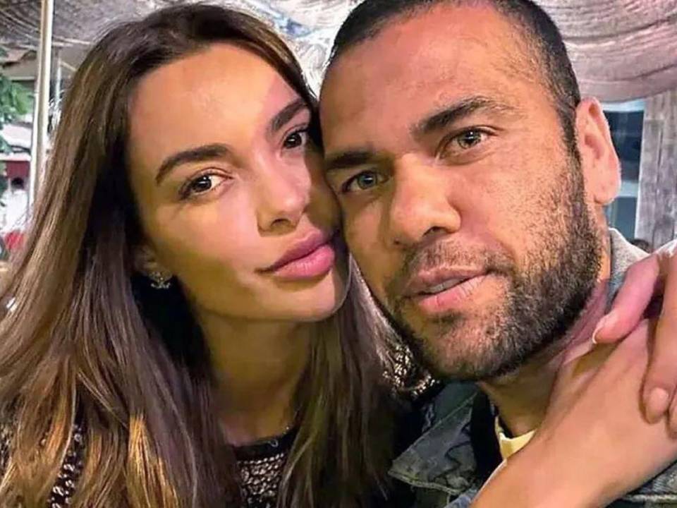 Joana Sanz y Dani Alves pusieron fin a los rumores de su separación luego de que el exfutbolista saliera en libertad bajo fianza.