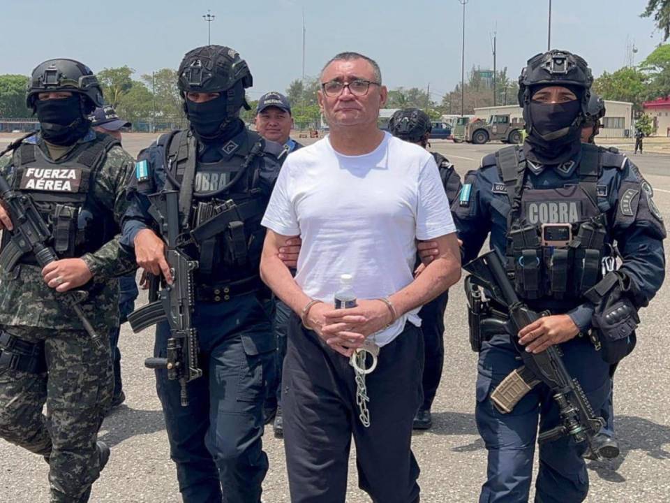 Honduras extraditó este martes a Estados Unidos a un “cabecilla” de la pandilla Mara Salvatrucha (MS-13) acusado de narcotráfico, con el que suman 43 los hondureños entregados a la justicia de ese país, incluido el expresidente Juan Orlando Hernández.