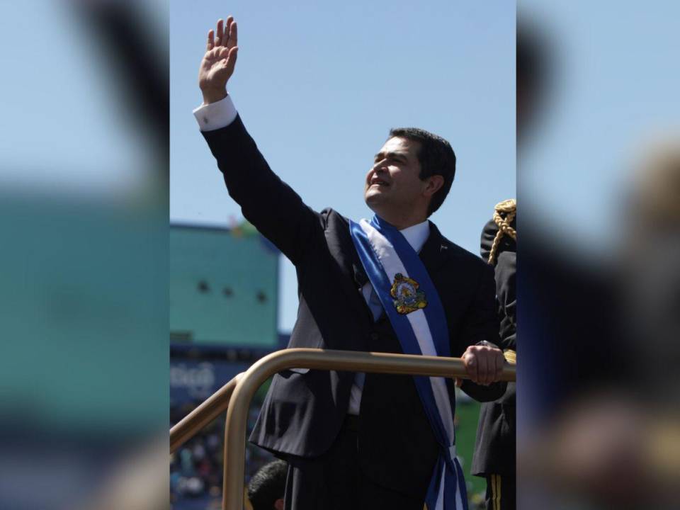 Conspirar para el tráfico de drogas y el uso de armas de fuego, además de portar armamento ilegal, fue condenado el expresidente de Honduras, Juan Orlando Hernández.