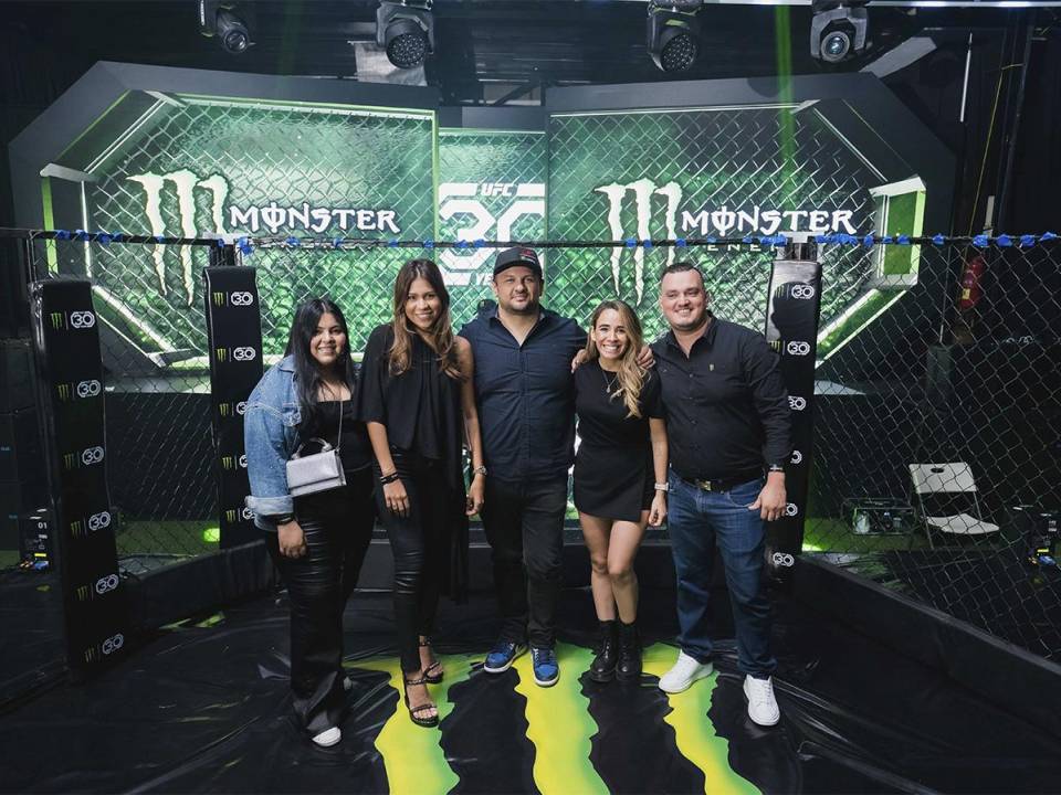 Ejecutivos de Monster Energy: Tania Orellana, Alondra Caraccioli, Allans Coello, Melissa Morales y Josué Medina.