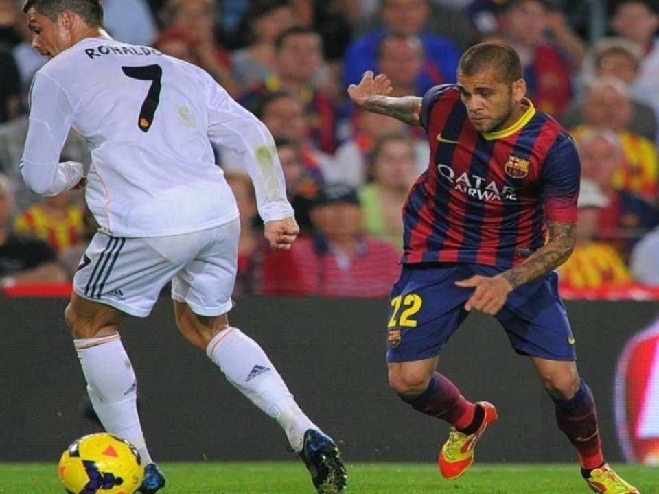 El ex jugador del Real Madrid reveló porque Dani Alves no llegó a vestirse de blanco y confesó: “Que era un alcohólico y que bebía hasta caerse en el suelo”.