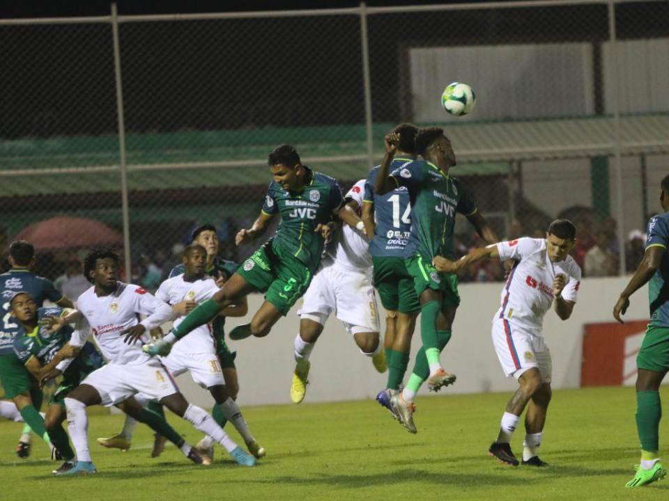A pesar de ser el más insisivo en la cancha, Olimpia no pudo encontrar el gol de la victoria y terminó empatando sin goles en la cancha del Carlos Miranda de Comayagua.
