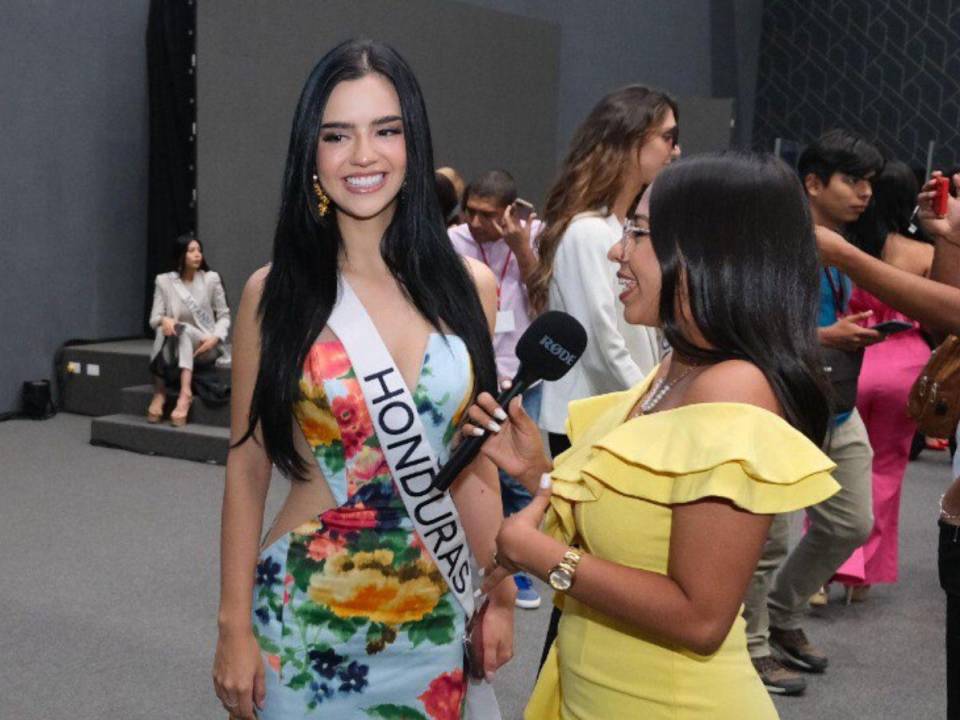 La hermosa catracha platicó con la periodista Marisol Soto, una de las nuestras enviadas especiales para el Miss Universo.