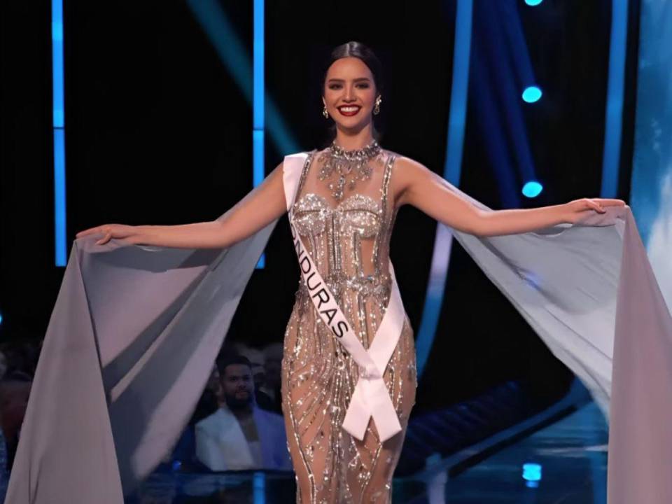 El peinado, el maquillaje y el vestido hicieron resaltar aún más la belleza de Miss Honduras.