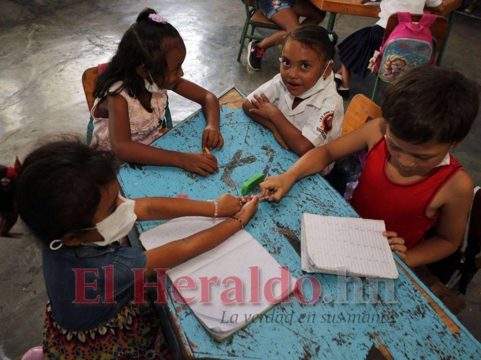 Con deficiencias imparten clases en escuelas del Golfo de Fonseca.