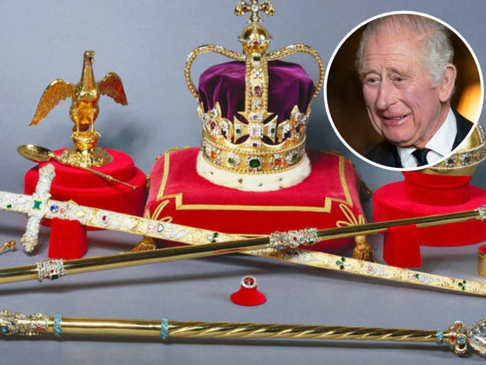 El rey Carlos usará las tradicionales joyas de la corona para su coronación.