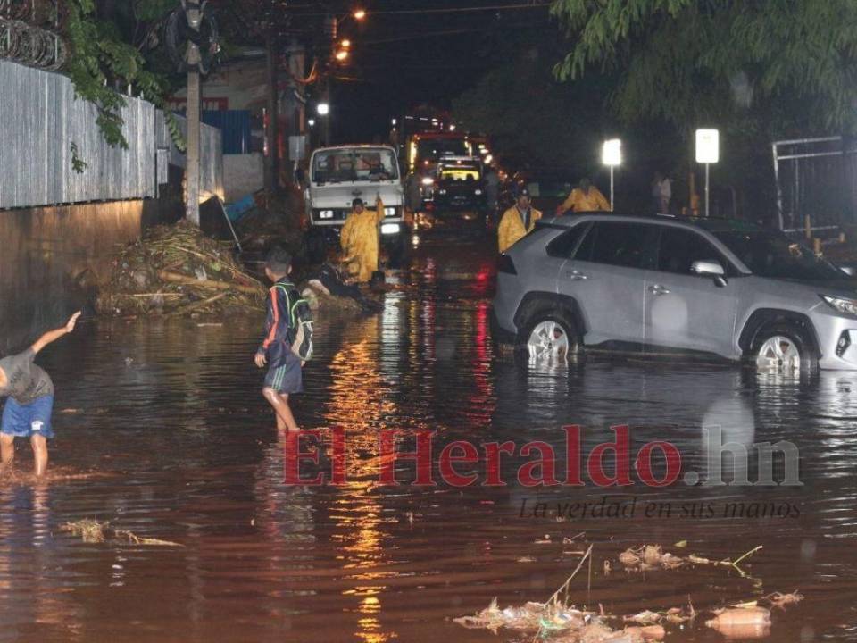 De acuerdo a Copeco, en los últimos diez días, las lluvias han dejado tres muertos, dos de las víctimas eran menores de edad y más de 300 familias damnificadas en el territorio nacional.