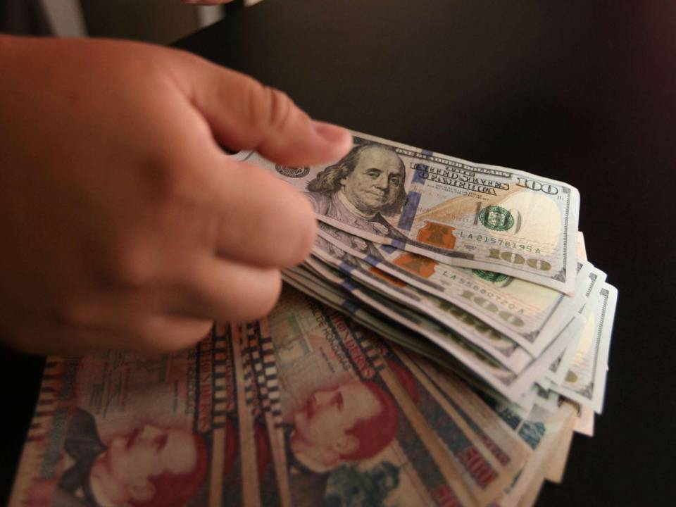 El 48% de las divisas ingresadas al país son por remesas.