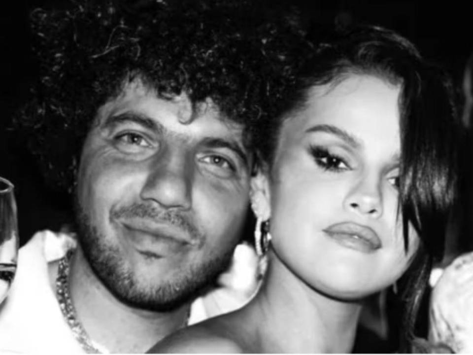 Recientemente la cantante Selena Gómez confirmó que estaba en una nueva relación con Benny Blanco, un reconocido productor musical al que la exestrella de Disney definió como “el mejor de todos los hombres con los que he estado”.