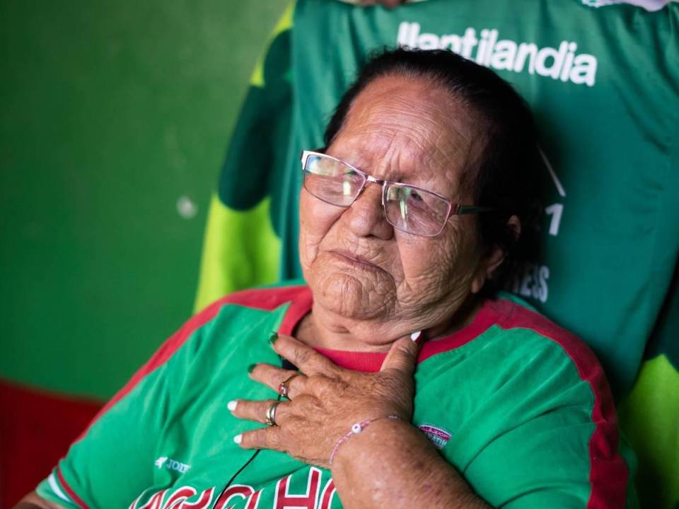 Doña Queta es la aficionada más fiel del Marathón y se mostró muy emotiva al hablar de su amado club verdolaga.