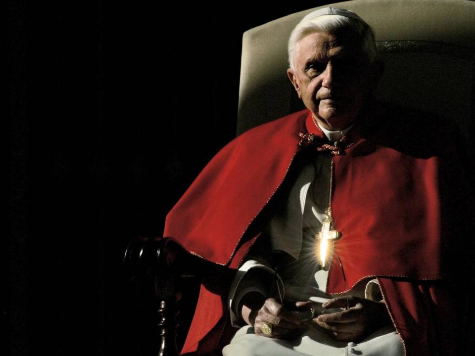 El 11 de febrero de 2013 el papa Benedicto XVI sorprendió al mundo al anunciar su renuncia al pontificado luego de 8 años de haber sido elegido como el sucesor de Pedro en El Vaticano. Conoce un poco más de la vida del Papa emérito.