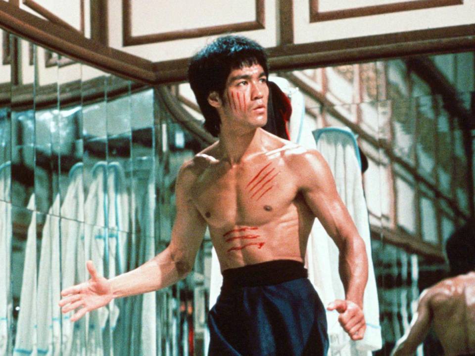 La causa de muerte de Bruce Lee aún es un tema de discusión, médicos consideran que fue muerte súbita derivada de una epilepsia.