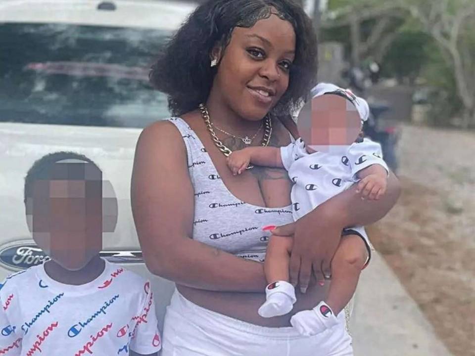 La joven madre recibió dos disparos mientras sostenía a su bebé en brazos.