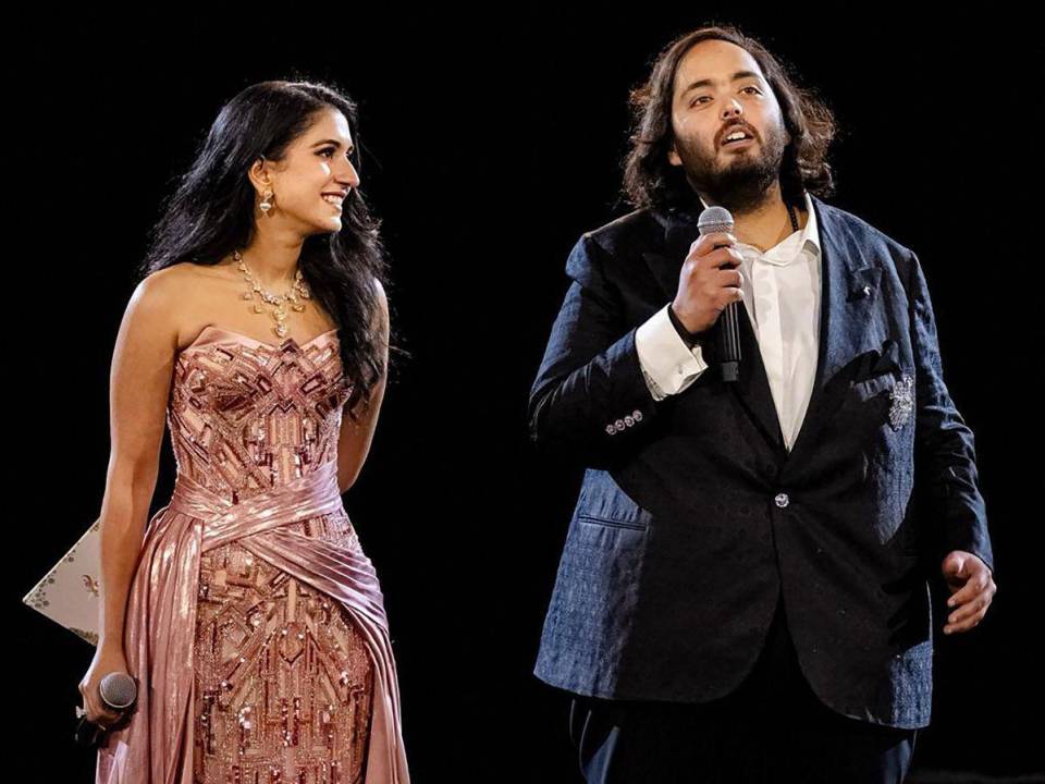 Con más de mil invitados, más de 250 platos únicos y diferentes, además de un concierto privado de Rihanna, la pareja conformada por Anant Ambani y Radhika Merchant celebraron una majestuosa y opulenta fiesta de preboda por tres días consecutivos que tuvo como invitados a famosas personalidades.