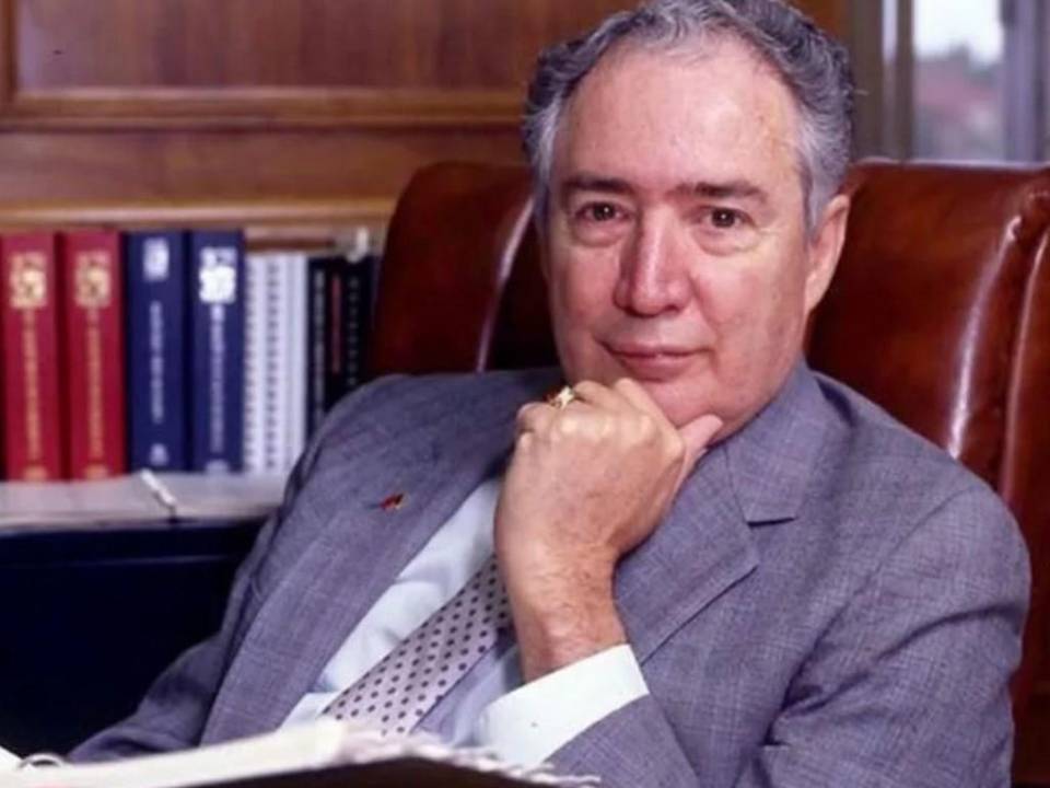 En 1988 se convirtió en el primer hispano en ocupar un puesto en el gabinete presidencial al ser nombrado Secretario de Educación.