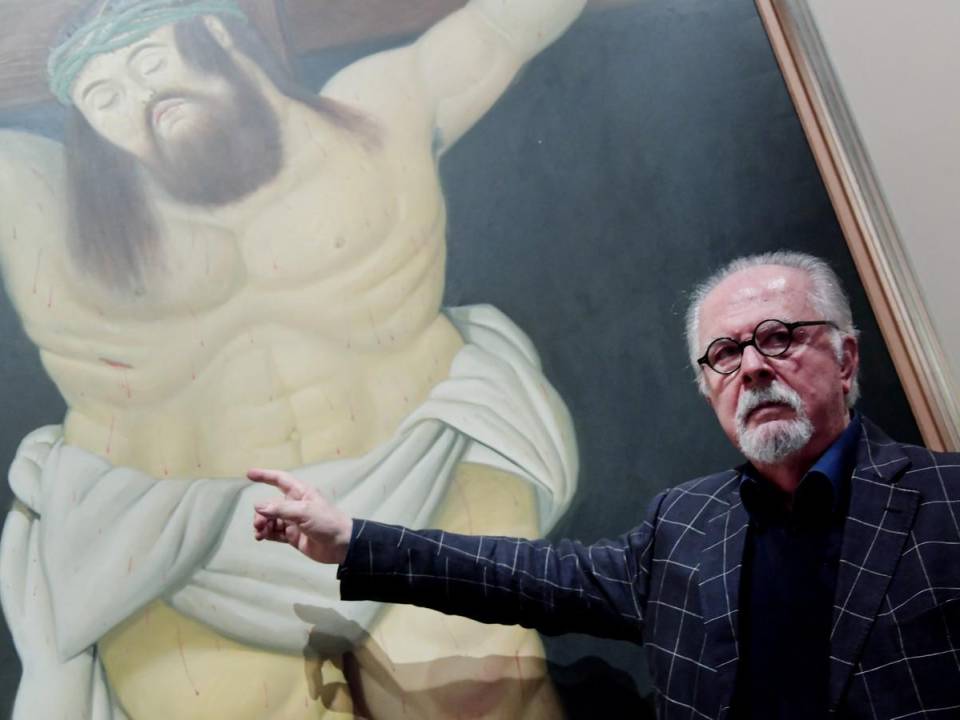 El artista colombiano Fernando Botero, posa durante una presentación para la prensa de la exposición “Botero” en el Museo Vittoriano de Roma el 4 de mayo de 2017.