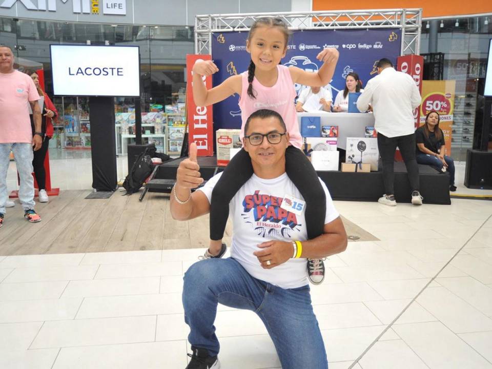 Olman Manzano y la pequeña María V. Manzano fueron una de las parejas de padre e hija que disfrutaron de los juegos y sana competencia al decir presente al Súper Papá 2024.