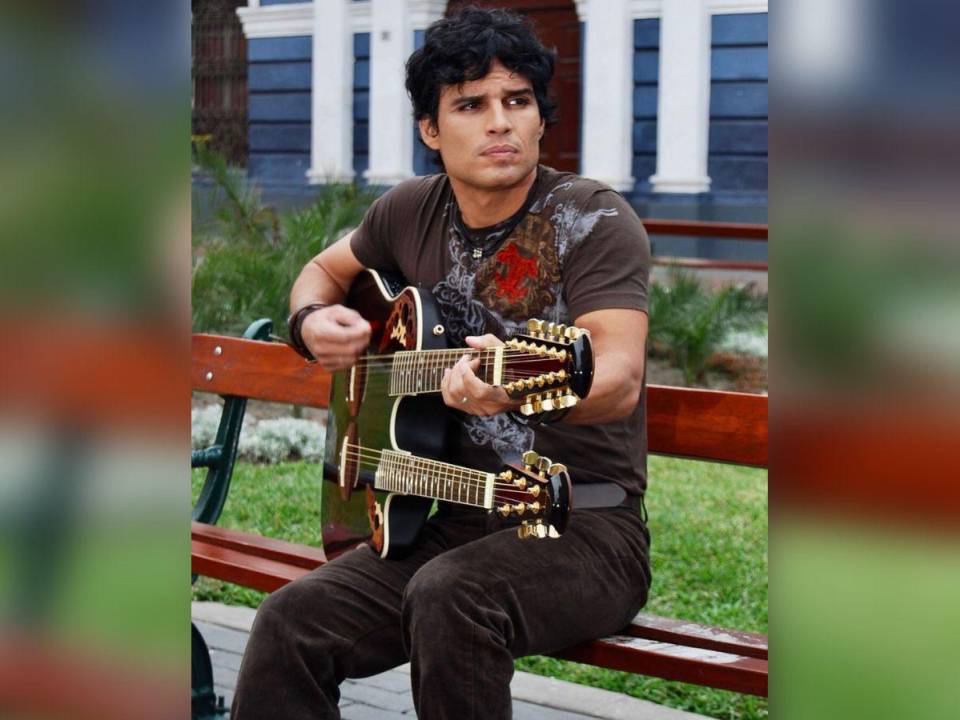 Los peruanos se visten de luto a pocos días de terminar este 2023. La muerte del ícono del rock en Perú, Pedro Suárez Vértiz, ha causado conmoción. A continuación te contamos más sobre la vida de este cantante.