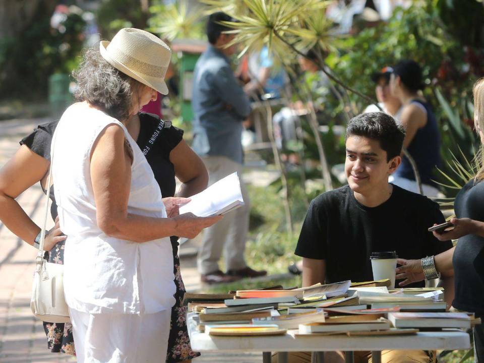 Cuenta Arturo Sosa que de otras ciudades le han escrito para que les ayude a organizar sus propios encuentros de cambia libros.
