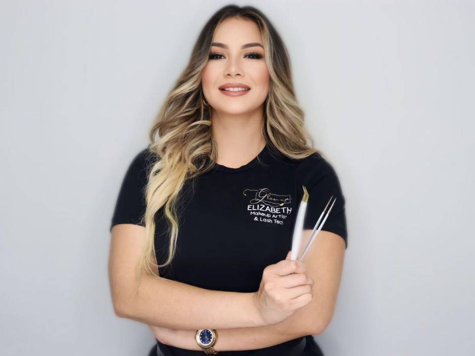 Elizabeth Rodríguez trabaja en un estudio de belleza en New York como maquillista profesional, maestra de maquillaje y técnica en extensiones de pestañas.