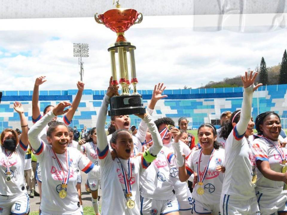 Las merengues son las pentacampeonas de la zona central del fútbol femenino en la zona central de Honduras.