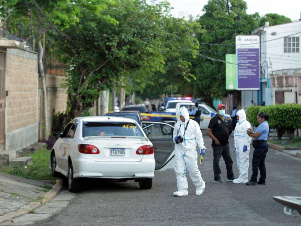 La tarde del lunes 12 de junio, sicarios ultimaron en la colonia Humuya a David García Reyes, conductor del taxi con registro 4780.