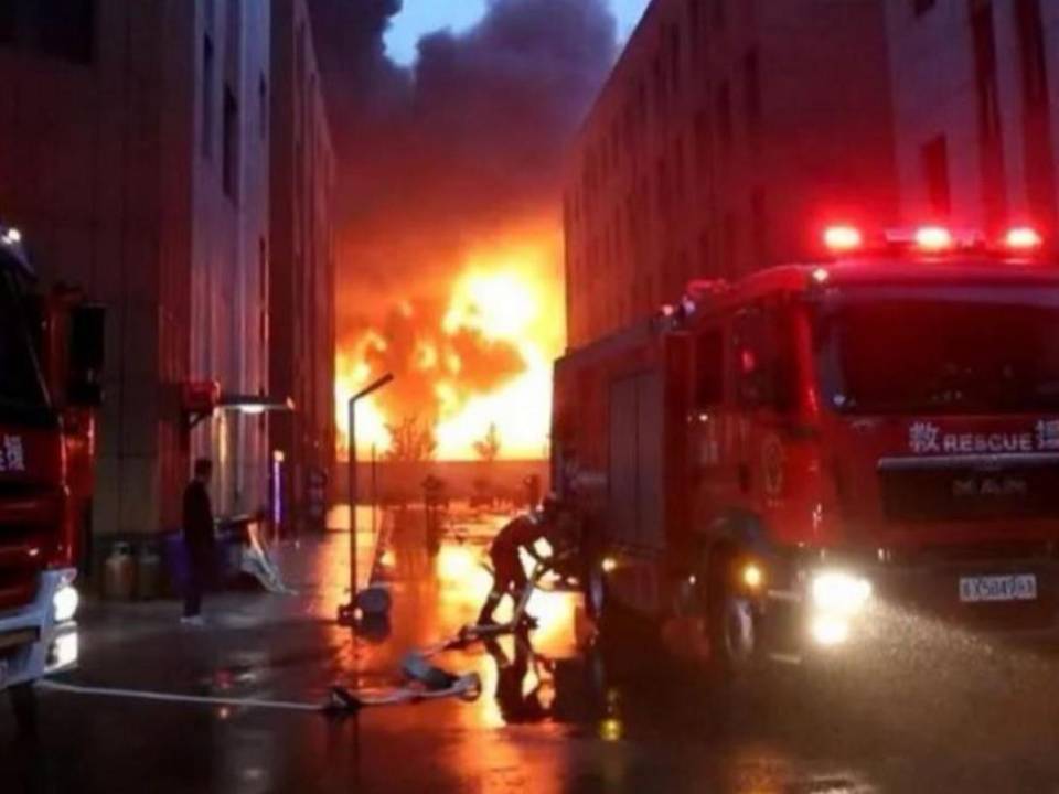 Al menos 38 muertos deja incendio de fábrica en China
