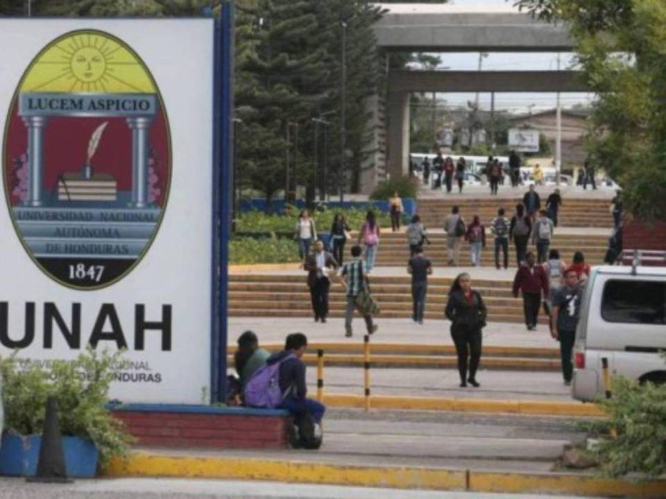 La Universidad Nacional Autónoma de Honduras (UNAH) ofrece 71 carreras en sus diferentes regionales del país. Una gran gama educativa para formar profesionales de acuerdo con la demanda laboral local.