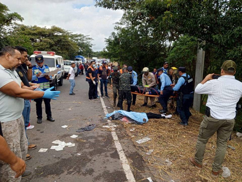 Al menos 13 muertos y más de 40 heridos, entre ellos niños, dejó un fatal accidente registrado en el kilómetro 31 de la carretera hacia el departamento de Olancho en horas de la mañana de este martes -5 de diciembre-.