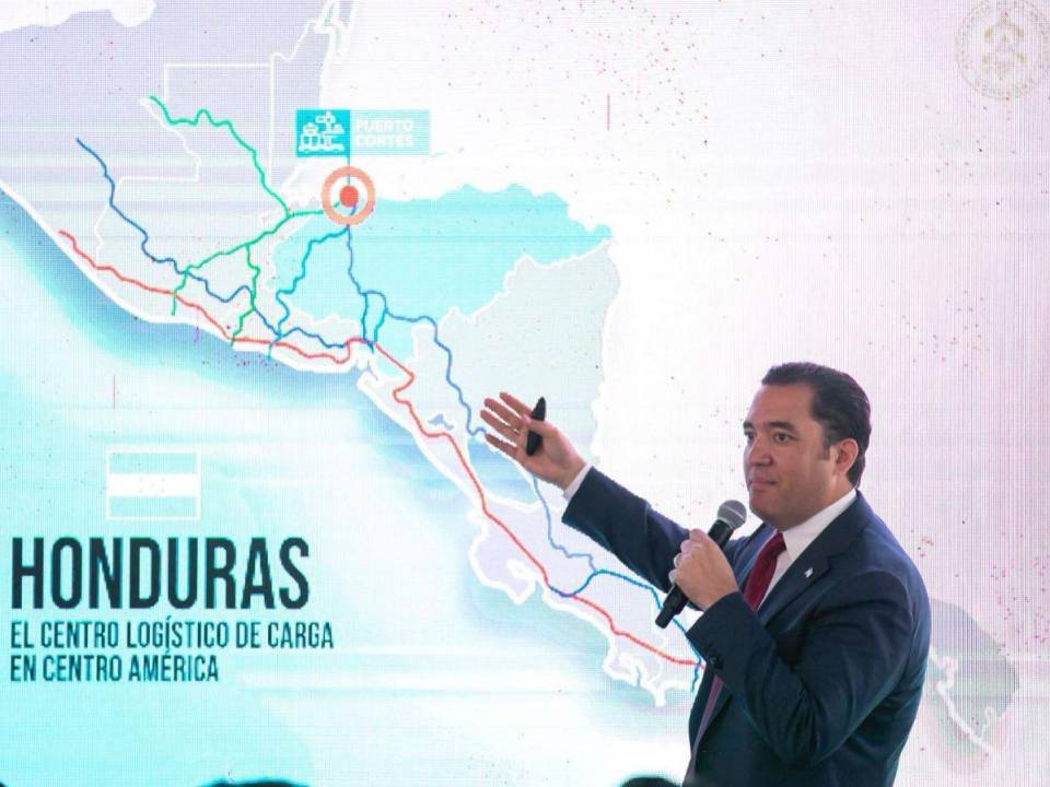 La comisión del gobierno, para la construcción del tren interoceánico, la encabeza el hijo de la mandataria y secretario privado de la Presidencia, Héctor Zelaya.