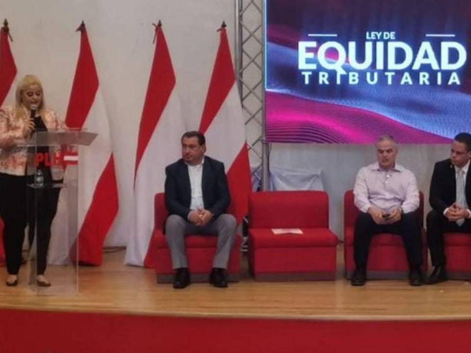 Momento en que el Partido Liberal proponía la “Ley de Equidad Tributaria” en contraparte a la Ley de Justicia Tributaria, que sigue sin lograr consensos dentro del Hemiciclo.