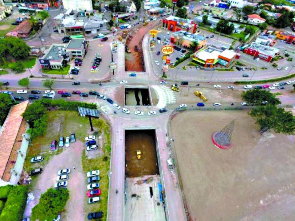 En la foto de archivo capturada por un dron de EL HERALDO se observa el proceso de construcción del túnel en el año 2016.