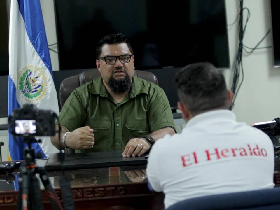 Ricardo Ernesto Salguero, director del Centro Penal La Esperanza, conocido como Mariona, conversó con la Unidad Investigativa de EL HERALDO Plus.