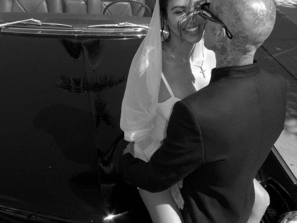 Las fotos de la romántica boda de Kourtney Kardashian y Travis Barker
