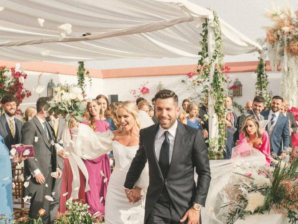 Fotos: Así fue la romántica y elegante boda de Jordi Alba y Romarey Ventura