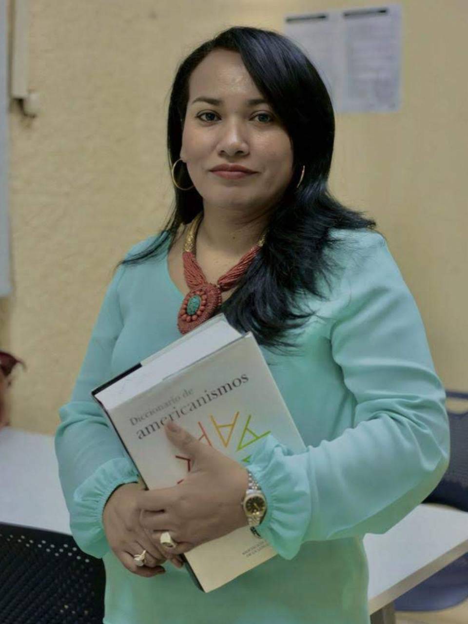 Hilcia Hernánez es licenciada en Letras con orientación en Lingüística y máster en Lexicografía Hispánica, además de académica de Número de la Academia Hondureña de la Lengua.
