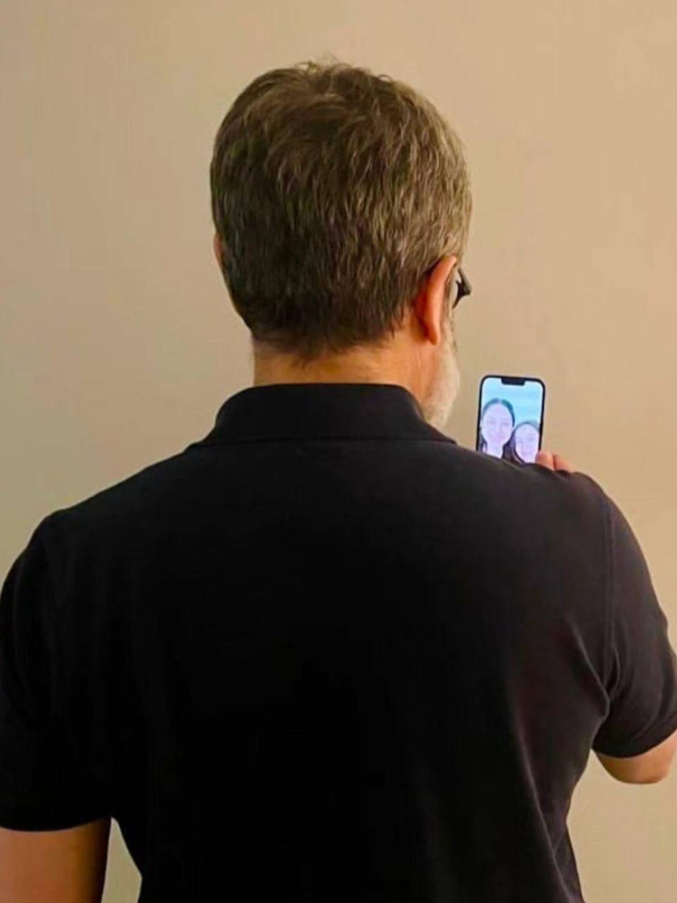 Sale a la luz primera foto de Juan Orlando Hernández tras salir de prisión por indulto de Trump