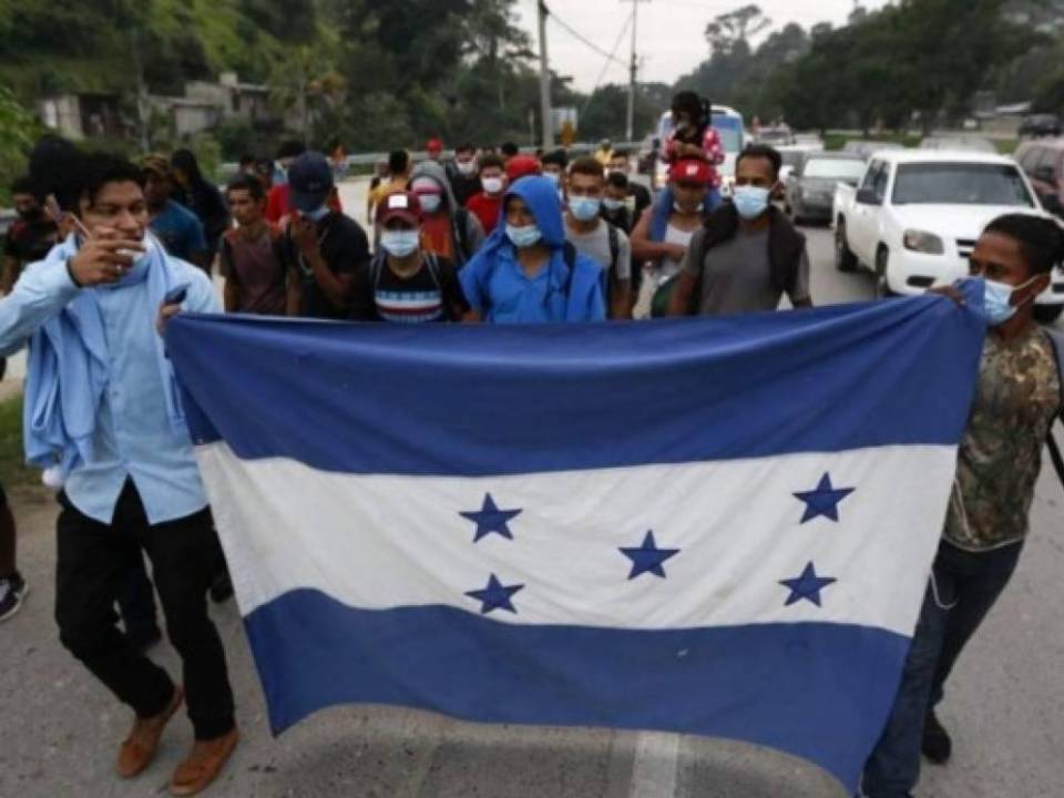 Los migrantes cruzaron a pie Honduras, Guatemala y México, donde la caravana se disolvió. A la frontera con EUA llegaron en grupos pequeños.