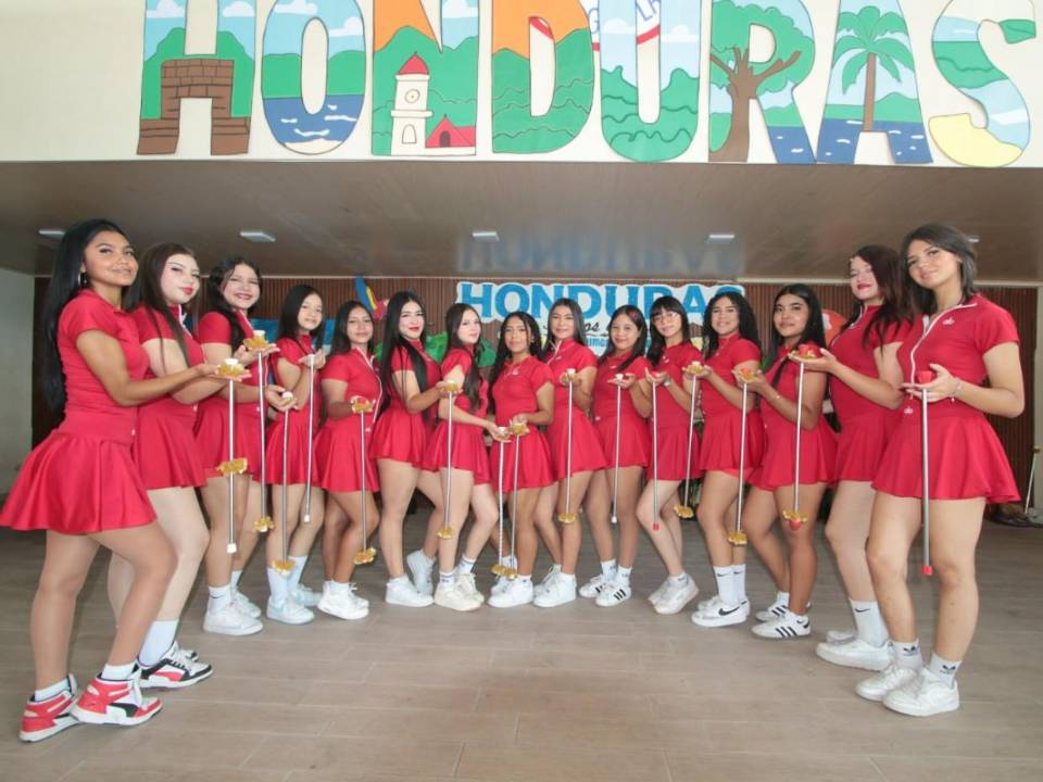 A pocas horas de que las calles se llenen de civismo y música, las palillonas del Instituto Monterrey afinan los últimos detalles para convertirse en una de las principales atracciones de los desfiles patrios del 15 de septiembre de 2026.