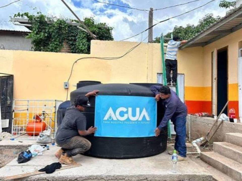 Las cisternas y tanques se han vuelto indispensables en la capital, pero almacenar agua fuera de los parámetros puede traer sanciones.