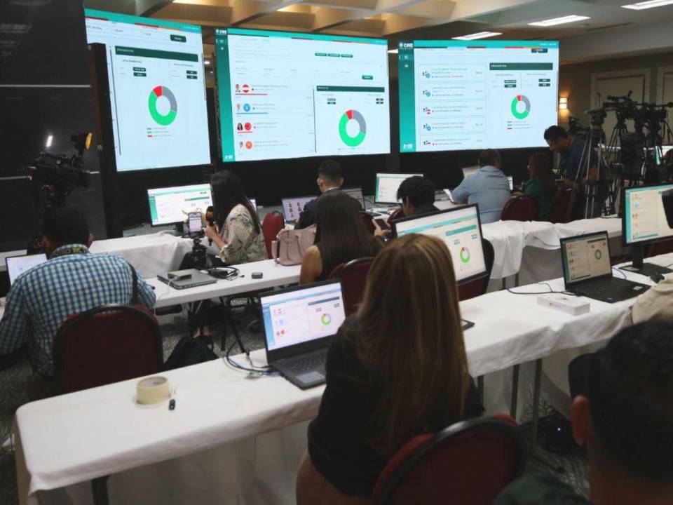 El Consejo Nacional Electoral volvió a actualizar la página de los resultados, luego que estuviera casi un día sin avances por fallas en el internet.