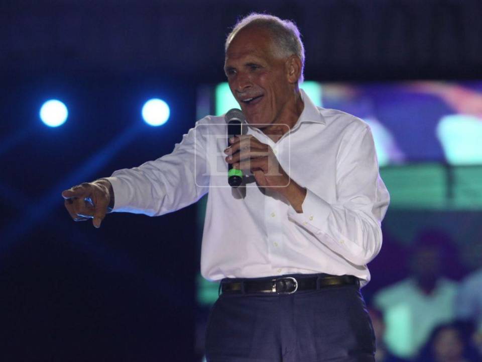 Nasry Tito Asfura nació en Tegucigalpa en 1958.