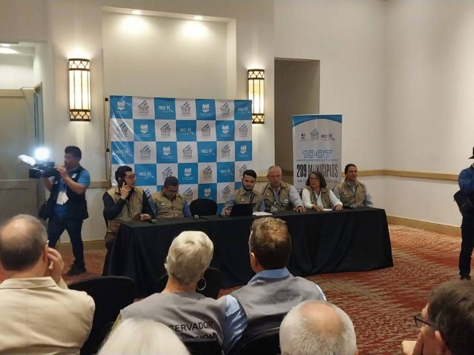 La observadora electoral reiteró el llamado a la prudencia y al respeto hacia los tiempos y procedimientos del CNE, subrayando que la ciudadanía participó masivamente.