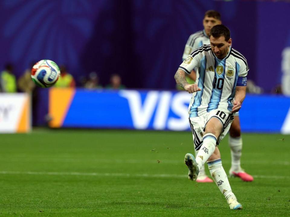 Pocas jugadas generan tanta expectativa como un penal ejecutado por Lionel Messi. En los octavos de final del Mundial 2026, el capitán argentino volvió a asumir la responsabilidad desde los once pasos, pero esta vez el desenlace no fue el esperado por la Albiceleste.