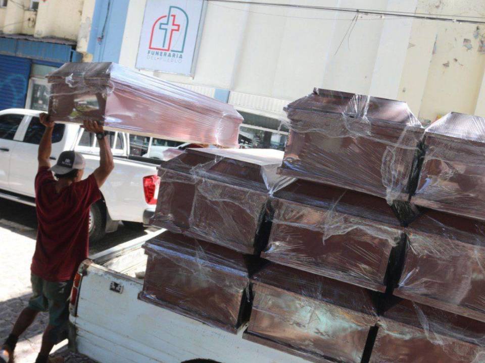 Disponible las 24 horas, la Funeraria del Pueblo entrega ataúdes, presta sala velatoria y brinda kits con alimentos para acompañar a familias en duelo.