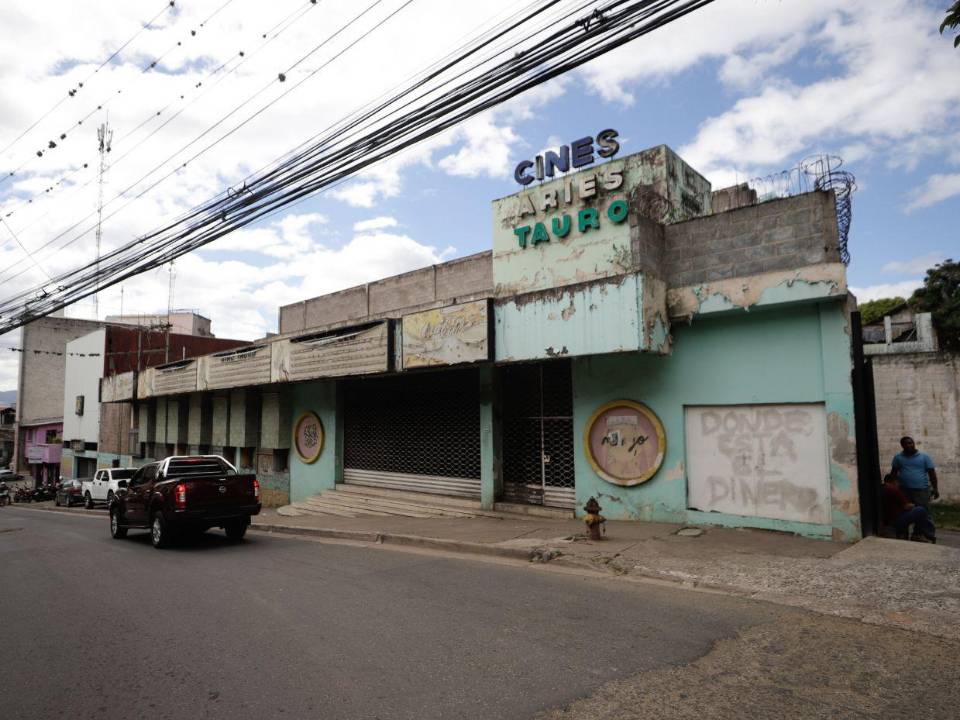 Miles de personas fueron al cine Aries y Tauro antes del cable y la televisión, donde salas eran espacios seguros de encuentro, emoción y sana diversión en la capital.