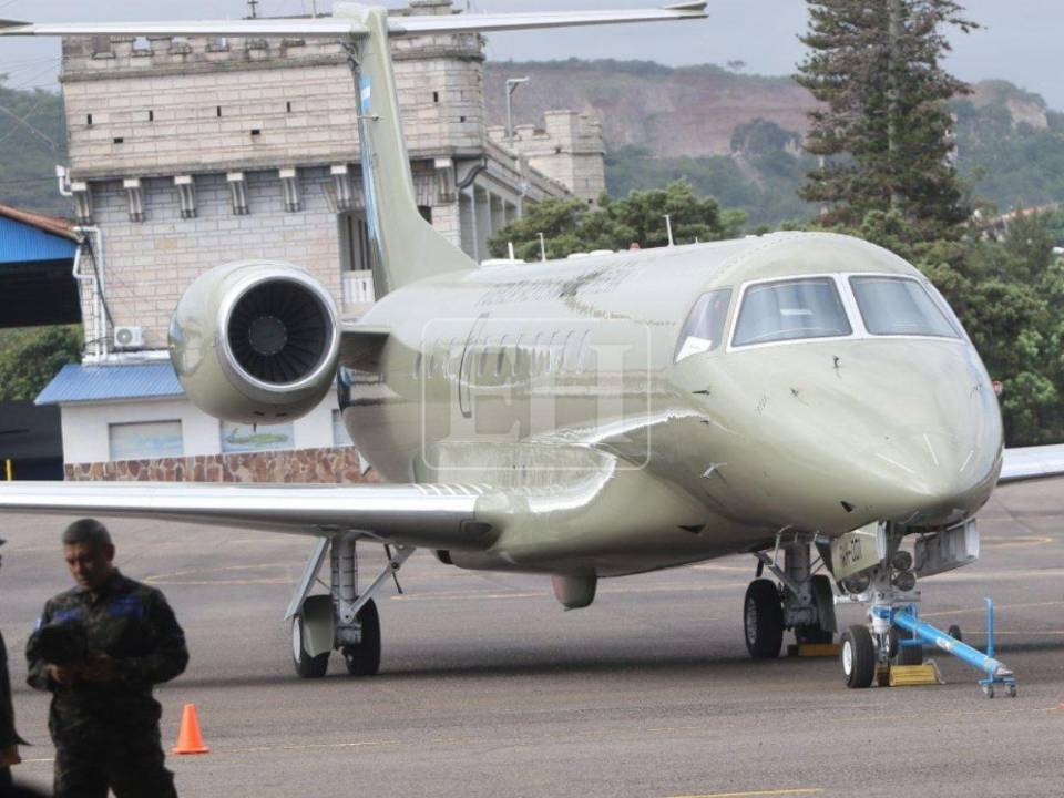 La venta del avión presidencial de Honduras entró este viernes 10 de julio en su etapa decisiva y una de las principales dudas gira en torno a cómo será el proceso para las empresas interesadas en adquirir la aeronave utilizada durante años para traslados oficiales del Estado hondureño. Le contamos los detalles a continuación: